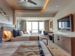 ROYALTON CHIC CANCUN AN AUTOGRAPH COLLECTION