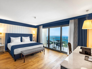 LA OLAS BY RIVIERA RENTALS