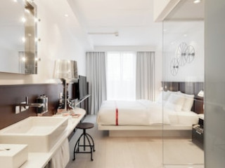 RUBY LUCY HOTEL LONDON BY IHG