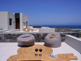 Ryolithos Suites