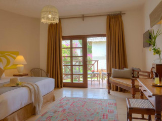 Safari Kenya si plaja Mombasa - Hotel Neptune Village Beach Resort 4*