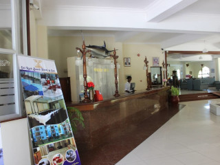 Sai Rock Beach Hotel & Spa