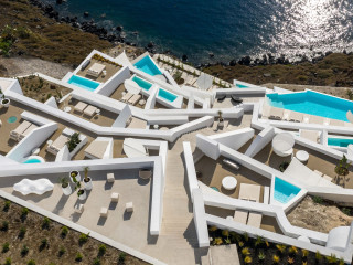 Saint Legendary Suites and Spa Santorini