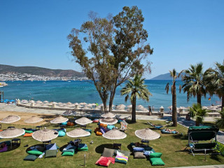 SALMAKIS BEACH RESORT & SPA