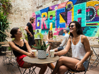 Sant Jordi Hostels Gracia