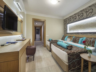 HOTEL MAC PUERTO MARINA