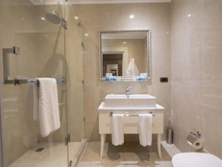 SAPPHIRE INN