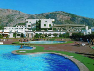 Azura Deluxe Hotel