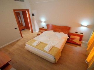 Saranda International