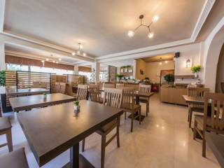 Sarantis Hotel