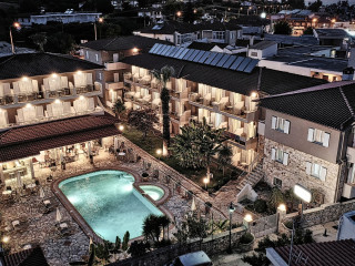 Sarantis Hotel & Suites