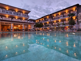 Sarantis Hotel & Suites