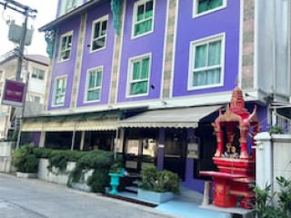 SAWASDEE SUKHUMVIT SOI 8