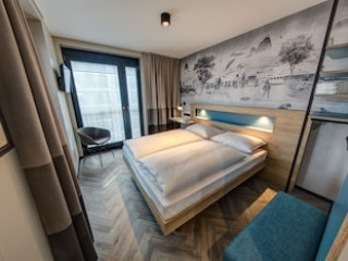 SCHULZ BERLIN WALL AT THE EAST SIDE GALLERY