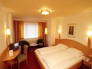 Schutthof Hotel 3*