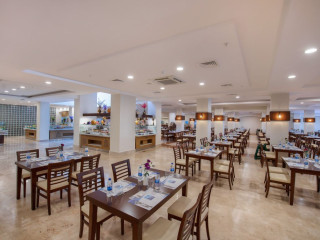 AQUAZURE RESIDENCE