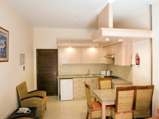 SENATOR HOTEL APARTMENTS