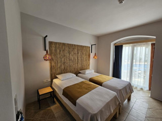SERPINA HOTEL ADULT ONLY +16