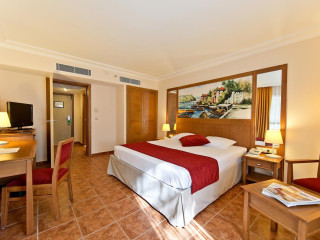 Phuket Marriot Merlin Beach
