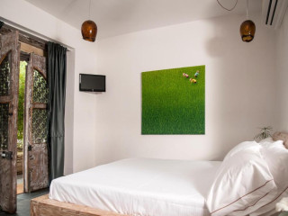 Sevenmaze Charming House