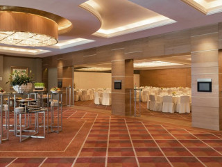 Sheraton Dubai Creek Hotel & Towers