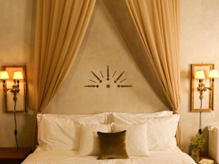 Shila Athens