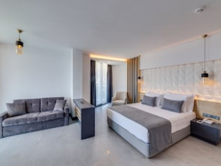 SIGNATURE BLUE RESORT