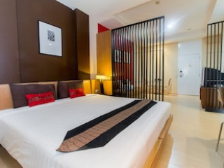 SILOM CONVENT GARDEN