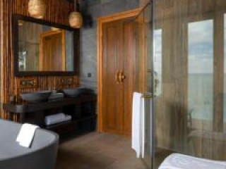 Sinae Phuket Luxury Hotel