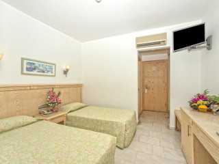 Comfort Suites 