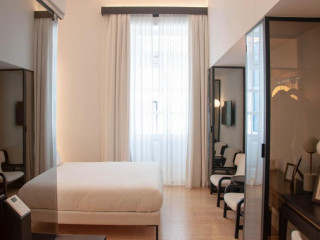 SIR PAUL BOUTIQUE HOTEL