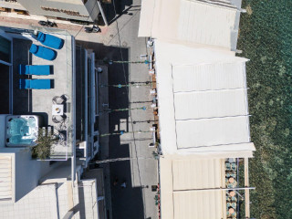 Skipper Beachfront Suites