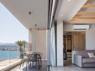 Skipper Beachfront Suites