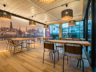 SLEEP BOX SUKHUMVIT 22