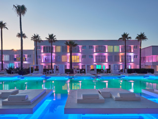 SO WHITE CLUB RESORT