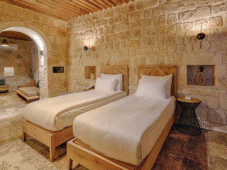 Solem Cave Suites