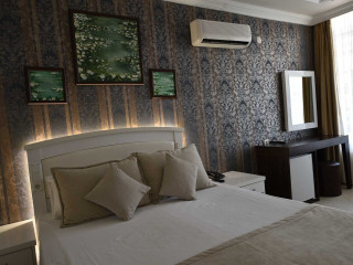 St. Nicholas Park Hotel