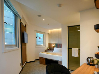 ST Signature Bugis Middle