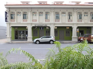 ST SIGNATURE JALAN BESAR SG CLEAN