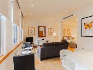 STAYINN MONUMENT STREET