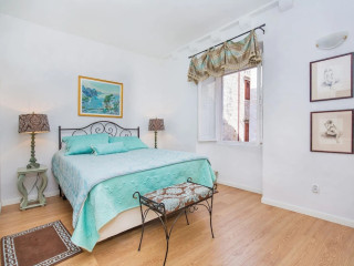 Steps Old Town Apartments by Irundo