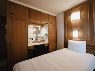 STG HOTEL OXFORD STREET