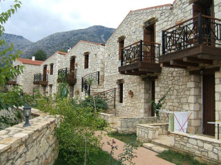 STONE VILLAGE-  PETRINO CHORIO