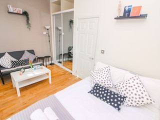 STUDIO FLAT NEAR LIVERPOOL ST