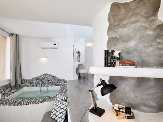 Suites of the Gods Cave Spa Hotel (Megalochori - Santorini)