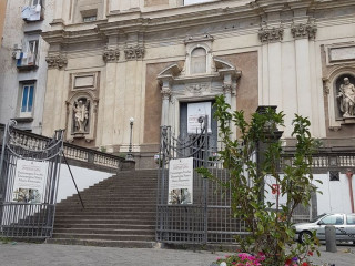 SULLE SPALLE DELLA REGINA