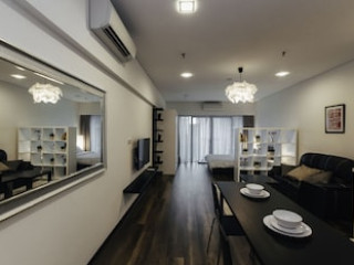 SUMMER SUITES BERNICE