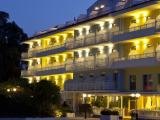 Summery Hotel