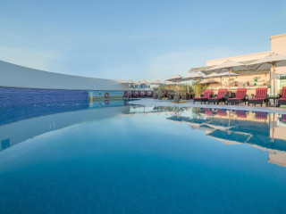 Sunday Hotel Holiday international Dubai