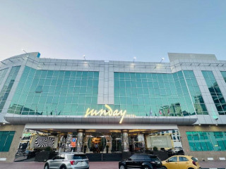 Sunday Hotel Holiday international Dubai